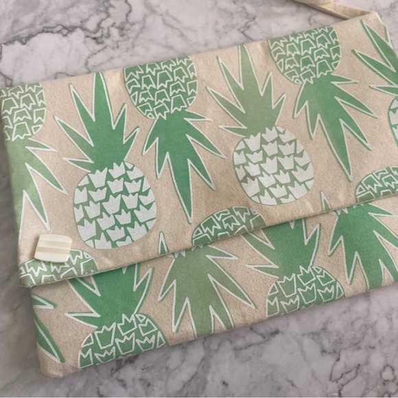 Jana Lam Crossbody - Picture 4 of 11